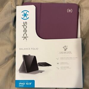 NWT Speck Balance Folio for iPad 10.9" (2022) - Plum. SzOS